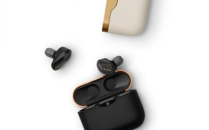 Sony WF-1000XM3 Wireless Noise-Cancelling Earbuds with charging case